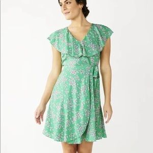 Draper James floral wrap dress in a beautiful green. Size XXLarge. New w …